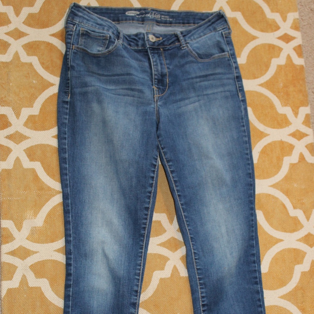 Old Navy Rockstar Mid-rise Capris